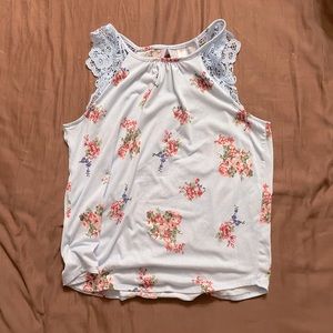 NO BOUNDARIES Blue floral blouse w lace